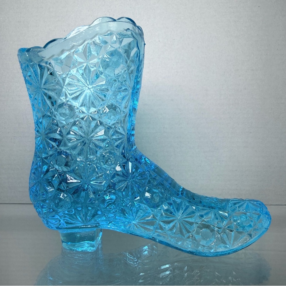 Vintage Fenton Lt. Blue Daisy & Button Pressed Glass Boot Figurine 1967-75 - Picture 2 of 6
